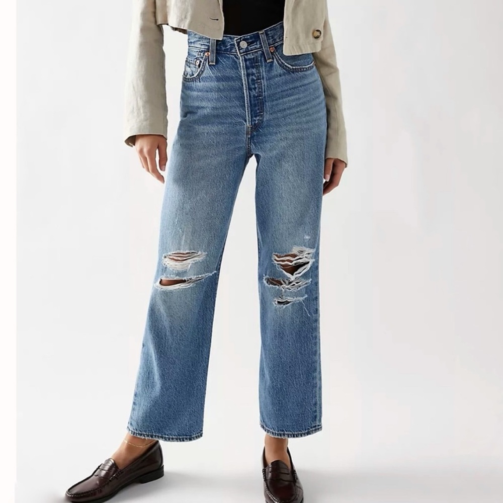 Levi’s Ribcage Straight Ankle Button Fly Premium Jean Busted Knee Medium Wash-26